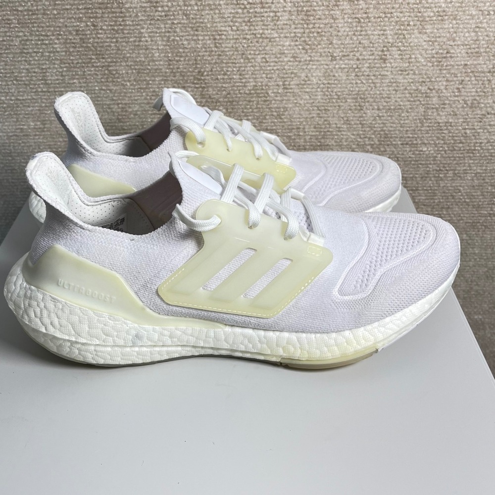 Adidas Ultraboost 22‎ W Running Shoes GX5590 White Women's Size 8.5